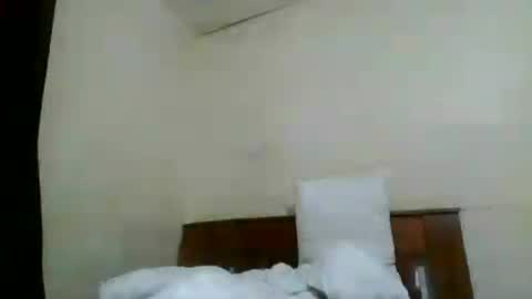 yvonne online show from 08.04.26