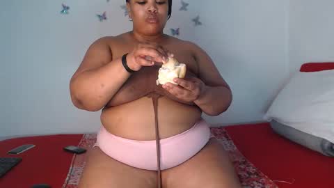 Snapshot of sexychill2000 chatting on 09.15.25 SEXYCHILL online show from 09.15.25