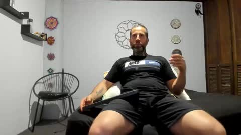 Snapshot of sexycolombian2022 chatting on 11.08.25 Antonioylola online show from 11.08.25