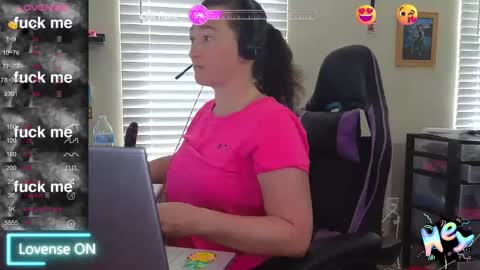 Snapshot of sexydistraction1 chatting on 03.11.25 SexyDistraction online show from 03.11.25