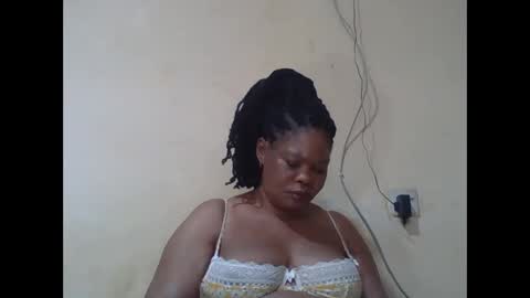 Snapshot of sexydove2 chatting on 04.19.26 EMILY online show from 04.19.26