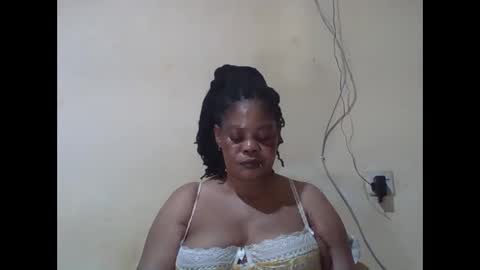 Snapshot of sexydove2 chatting on 04.19.26 EMILY online show from 04.19.26