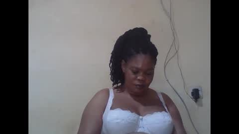 Snapshot of sexydove2 chatting on 04.29.26 EMILY online show from 04.29.26