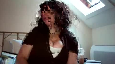 ETERNAL GODDESS WOMAN  online show from 10.31.25