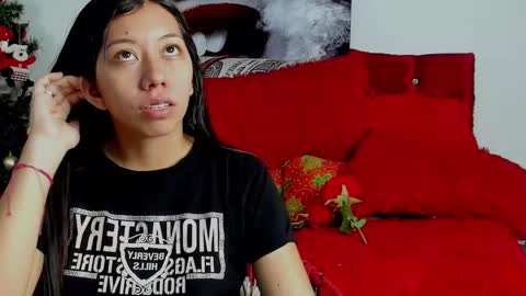 Snapshot of sexylaurita4u chatting on 12.31.24 laura online show from 12.31.24