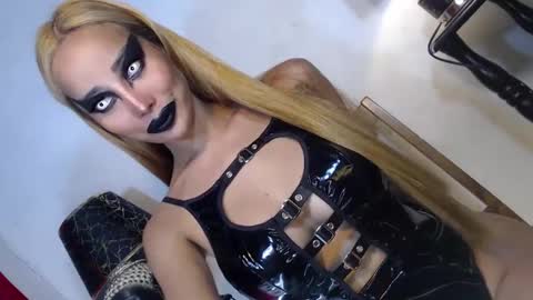 Queen Sofia online show from 03.12.25