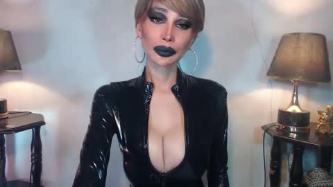 Queen Sofia online show from 04.29.26