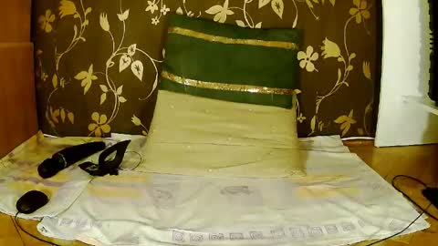 Snapshot of sexymayagold chatting on 04.21.26 Squirty Maya Gold online show from 04.21.26