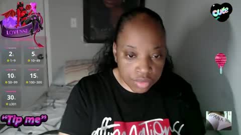 Snapshot of sexymona1218 chatting on 09.15.25 SexyMona online show from 09.15.25