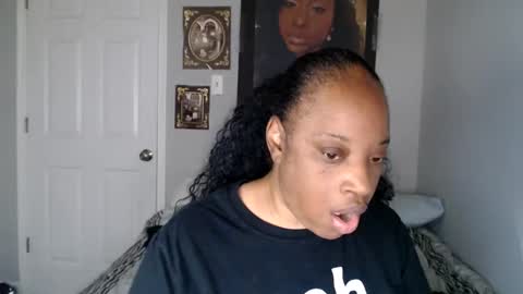 Snapshot of sexymona1218 chatting on 09.23.25 SexyMona online show from 09.23.25