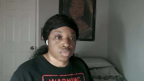 Snapshot of sexymona1218 chatting on 09.30.25 SexyMona online show from 09.30.25