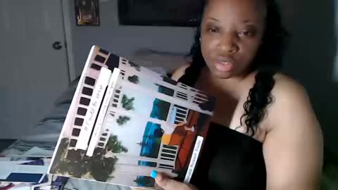 Snapshot of sexymona1218 chatting on 10.15.25 SexyMona online show from 10.15.25