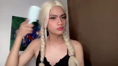 Snapshot of sexynakedweapon chatting on 05.12.26 LIEZEL online show from 05.12.26