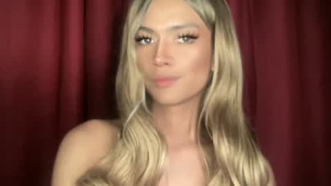 Snapshot of sexynakedweapon chatting on 05.24.26 LIEZEL online show from 05.24.26