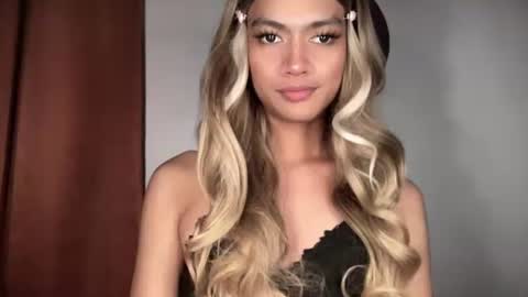 Snapshot of sexynakedweapon chatting on 05.27.26 LIEZEL online show from 05.27.26
