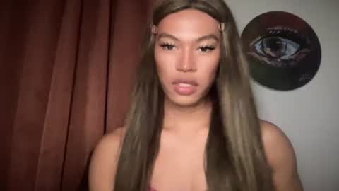 Snapshot of sexynakedweapon chatting on 05.28.26 LIEZEL online show from 05.28.26