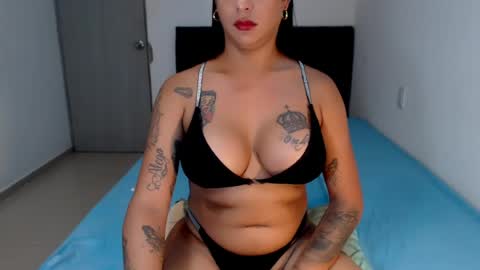 Snapshot of sexynatalia25 chatting on 06.19.26 Natalia Duran online show from 06.19.26