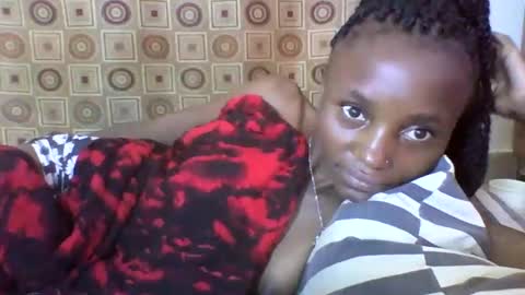 Snapshot of sexyneedle22 chatting on 02.09.25 VIVIAN online show from 02.09.25