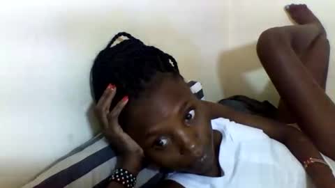 Snapshot of sexyneedle22 chatting on 02.11.25 VIVIAN online show from 02.11.25