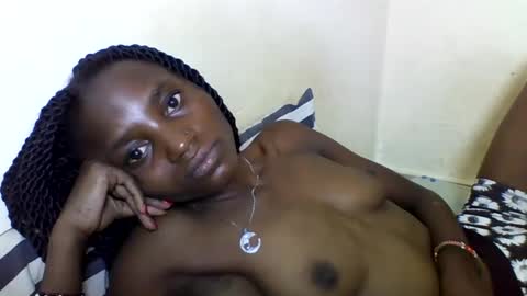 Snapshot of sexyneedle22 chatting on 02.14.25 VIVIAN online show from 02.14.25