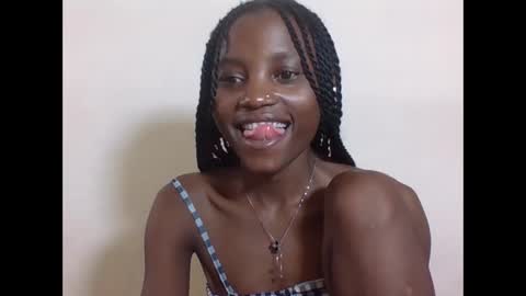 Snapshot of sexyneedle22 chatting on 11.03.25 VIVIAN online show from 11.03.25