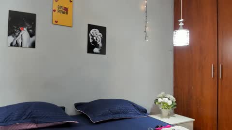 sexynova 93 online show from 10.31.25