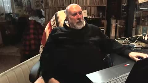 Grizz Lee Bear online show from 02.14.25