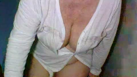 Snapshot of sexyoldwet chatting on 07.17.26 AnneSofia online show from 07.17.26