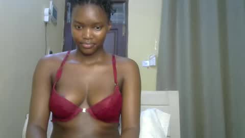 Snapshot of sexypetite_lee chatting on 01.11.25 Lee online show from 01.11.25