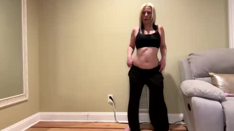 Snapshot of sexypiglet2728 chatting on 12.24.24 Sexypiglet2728 online show from 12.24.24