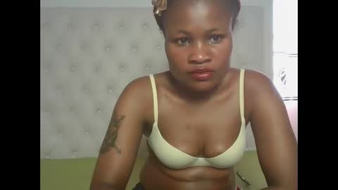 queenivy online show from 12.15.25