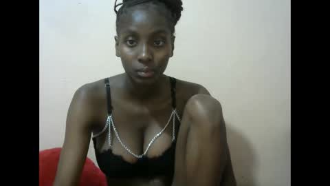 Snapshot of sexytinyy chatting on 05.22.26 maria online show from 05.22.26