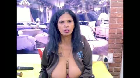 Snapshot of sexyva4u2luv chatting on 06.29.26 sexyva4u2luv online show from 06.29.26