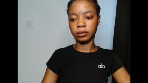 Snapshot of sexyxpeach chatting on 10.14.25 sexyxpeach online show from 10.14.25