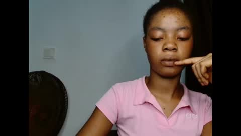 Snapshot of sexyxpeach chatting on 10.18.25 sexyxpeach online show from 10.18.25