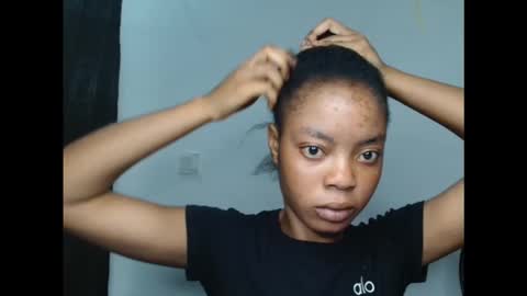 Snapshot of sexyxpeach chatting on 10.19.25 sexyxpeach online show from 10.19.25