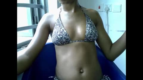 Snapshot of sexyxpeach chatting on 11.26.25 sexyxpeach online show from 11.26.25