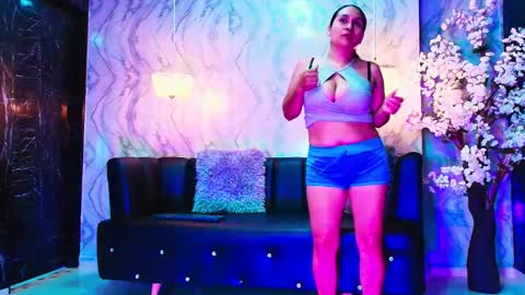 Snapshot of sexyy_madame chatting on 12.01.25 MADAME online show from 12.01.25