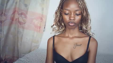 Snapshot of sexyzuriel chatting on 03.18.26 sexyzuriel online show from 03.18.26