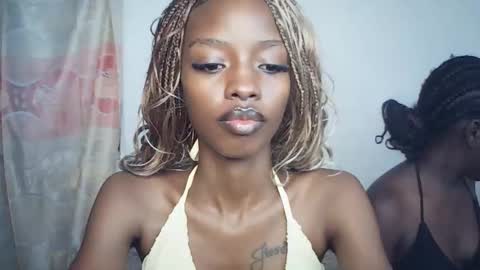 Snapshot of sexyzuriel chatting on 03.27.26 sexyzuriel online show from 03.27.26