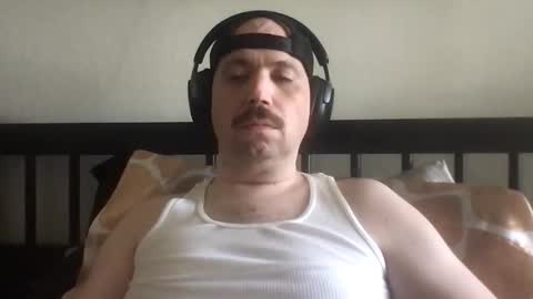 Snapshot of sfgiants1982 chatting on 10.18.25 sfgiants1982 online show from 10.18.25