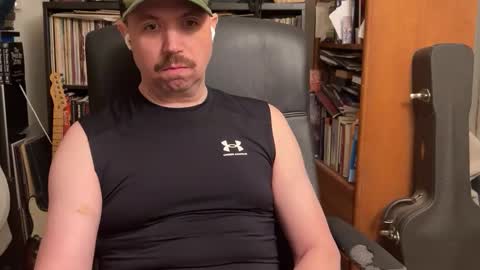 Snapshot of sfgiants1982 chatting on 10.28.25 sfgiants1982 online show from 10.28.25