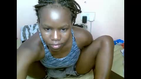 Snapshot of shaa_loon chatting on 10.18.25 shaa_loon online show from 10.18.25