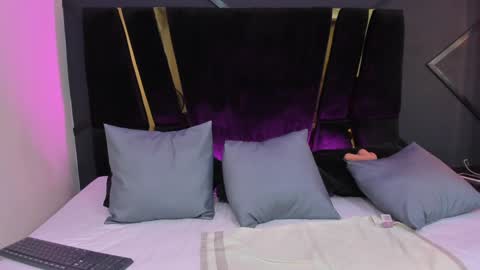 Snapshot of shaina_vasquez chatting on 01.22.25 Shaina Vasquez online show from 01.22.25