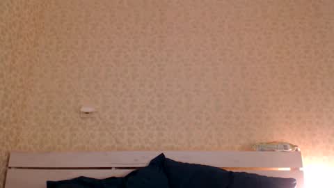 Snapshot of shakeit_good chatting on 02.05.25 Mila online show from 02.05.25