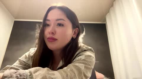 Snapshot of shakitaconnett chatting on 11.17.25 Hana online show from 11.17.25