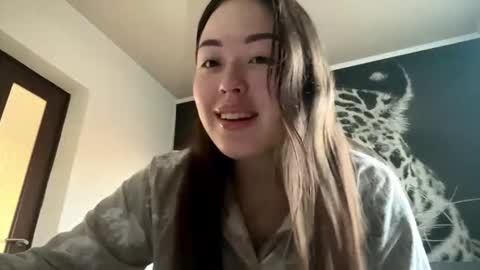 Snapshot of shakitaconnett chatting on 11.19.25 Hana online show from 11.19.25