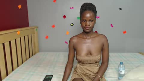 Snapshot of shakkiecam chatting on 01.04.25 Shaky online show from 01.04.25