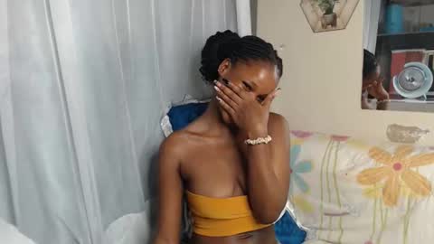 Snapshot of shakkiecam chatting on 10.02.25 Shaky online show from 10.02.25