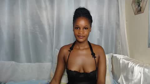 Snapshot of shakkiecam chatting on 10.06.25 Shaky online show from 10.06.25